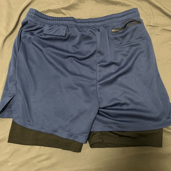 Running shorts large 30 to 34 with compression built in and cellphone holder - Picture 1 of 4